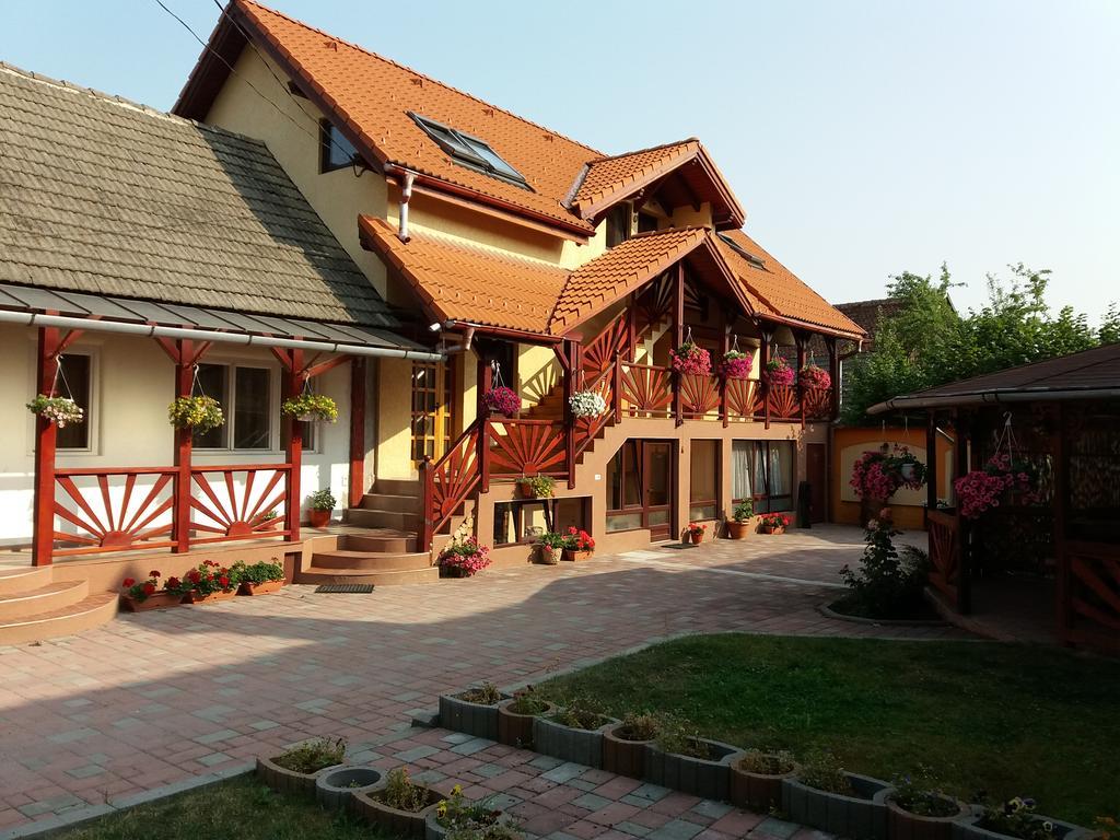 ホテル Casa Lenke Săcele エクステリア 写真